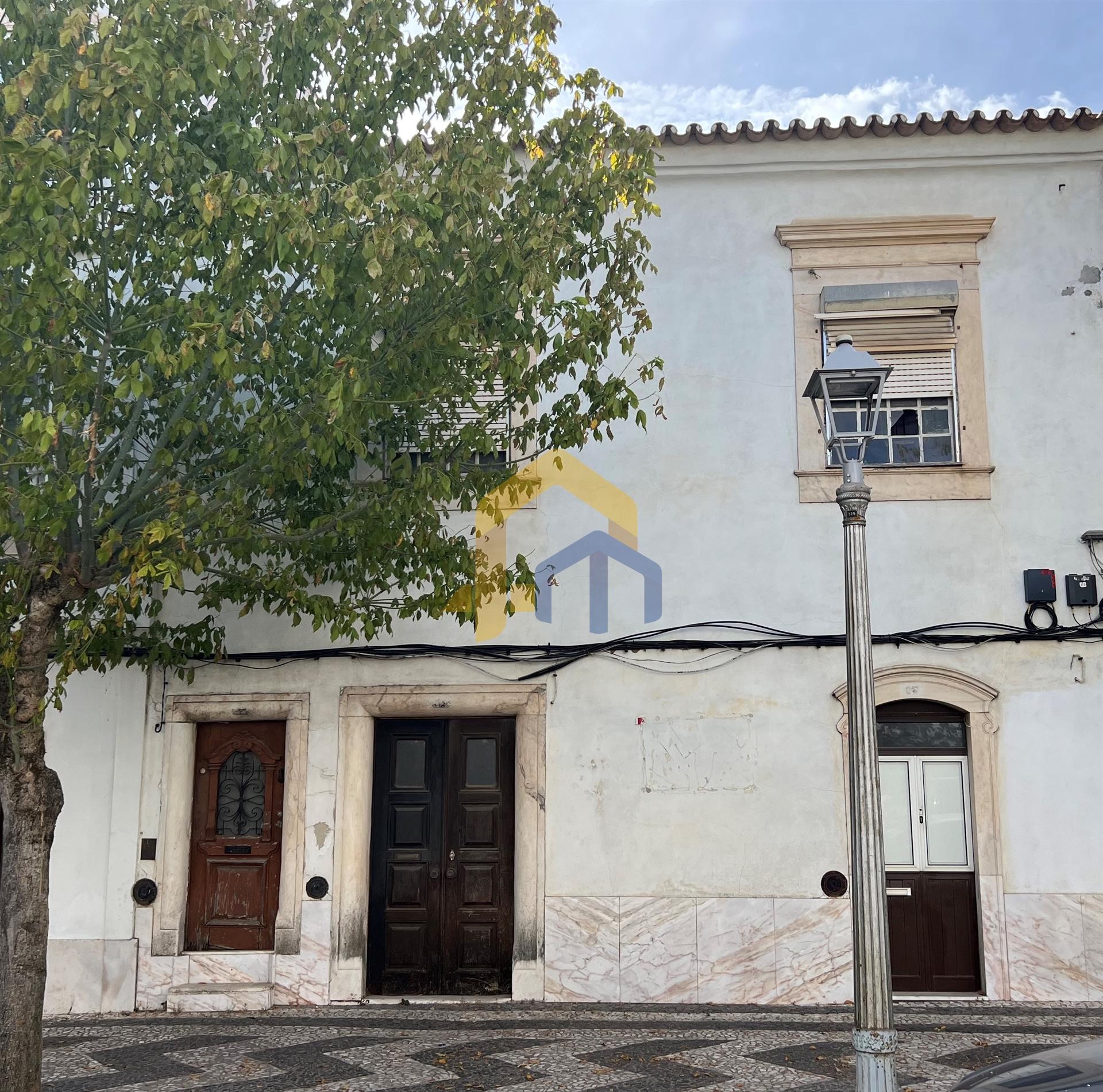 Prédio em Propriedade Total à Venda no Coração de Estremoz