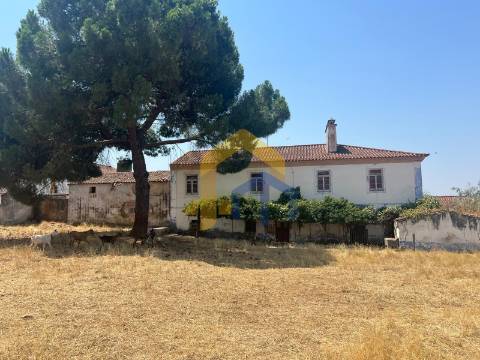 Moradia para reabilitar em Vaiamonte – Monforte