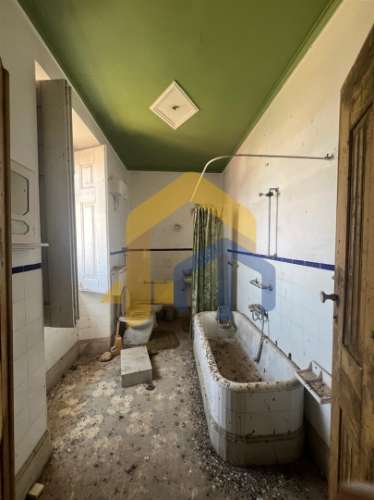 Moradia para reabilitar em Vaiamonte – Monforte