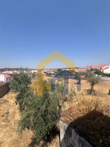 Moradia para reabilitar em Vaiamonte – Monforte