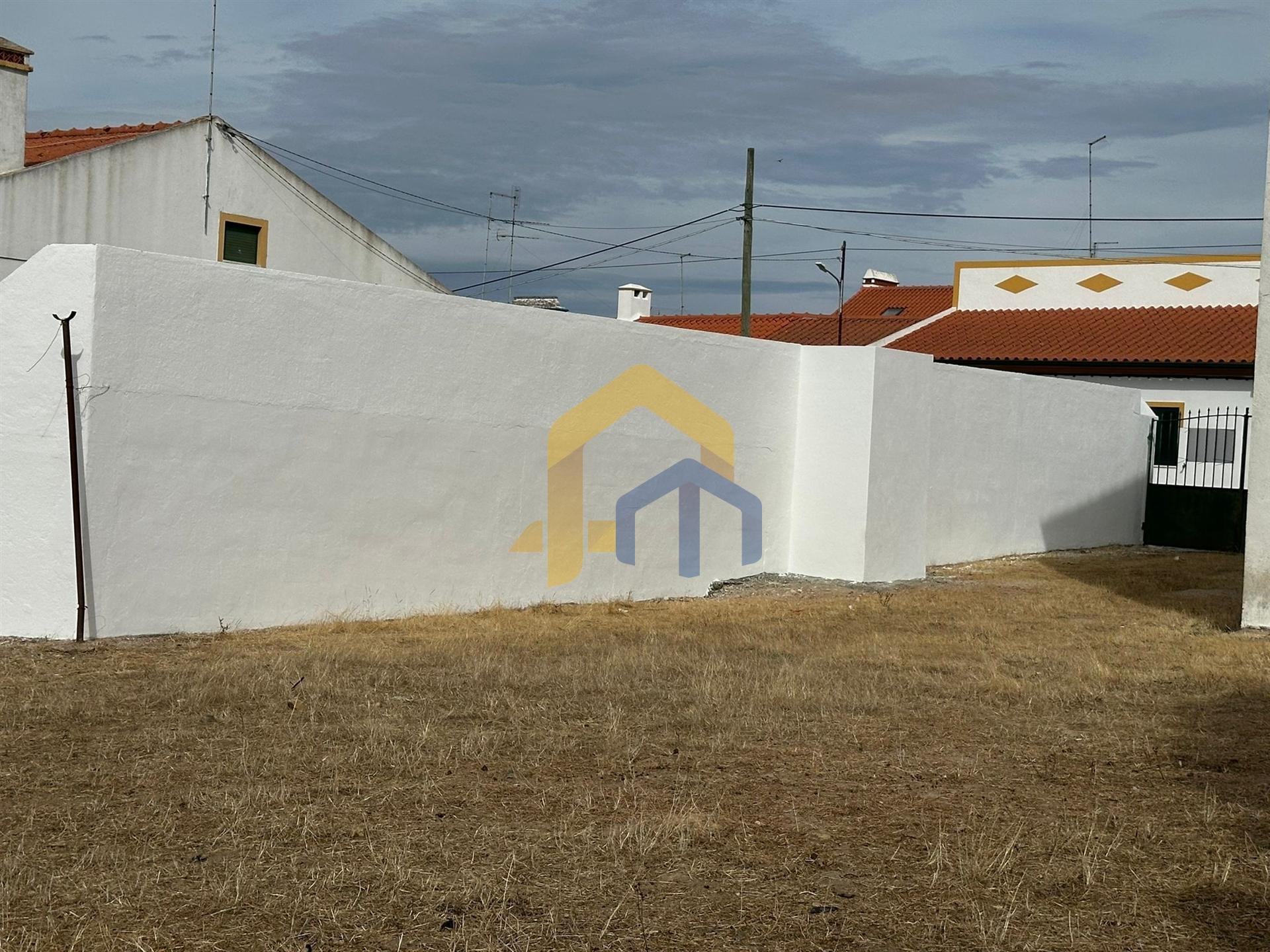 Moradia para reabilitar em Vaiamonte – Monforte