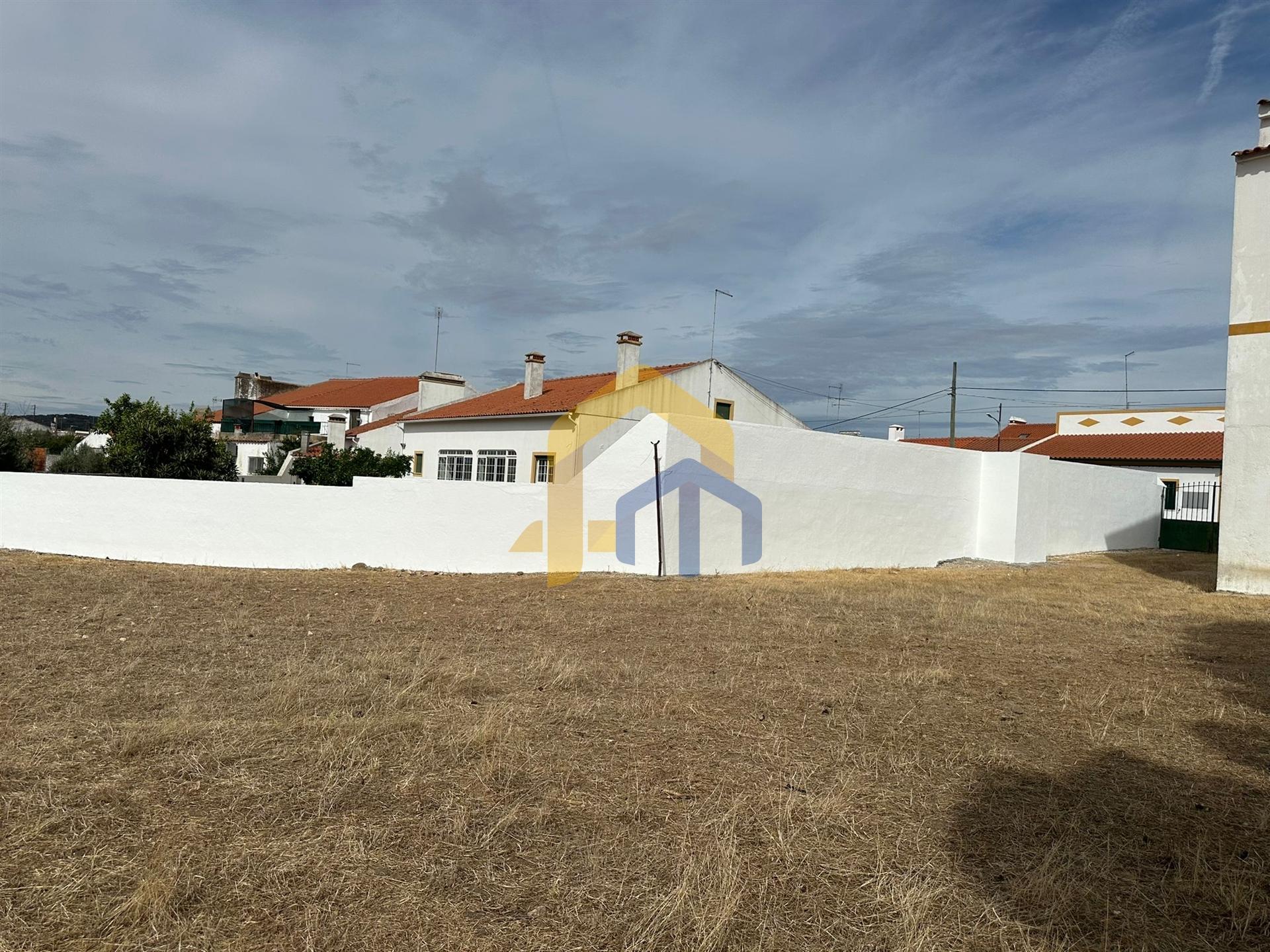 Moradia para reabilitar em Vaiamonte – Monforte