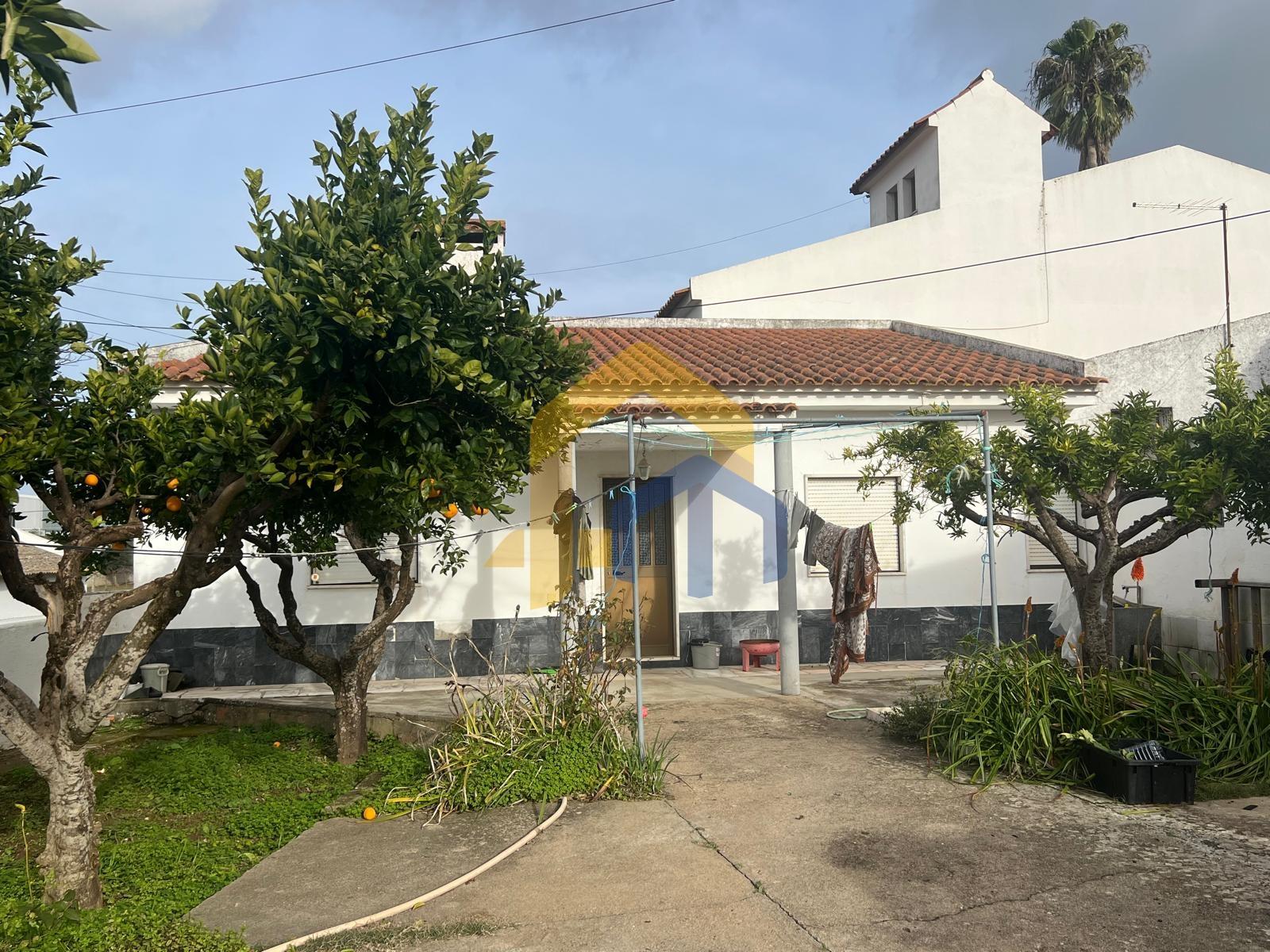 Armazém / Oficina de Serralharia Mecânica para venda em Estremoz