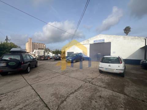 Armazém / Oficina de Serralharia Mecânica para venda em Estremoz