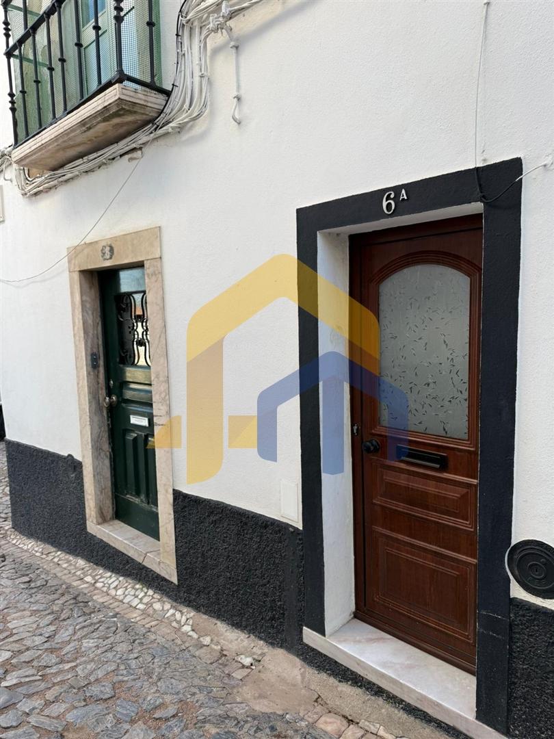 Moradia em Banda com Duas Habitações Independentes – Centro Histórico de Estremoz