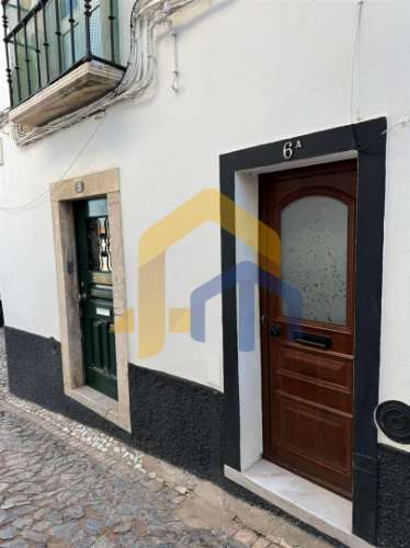 Moradia em Banda com Duas Habitações Independentes – Centro Histórico de Estremoz