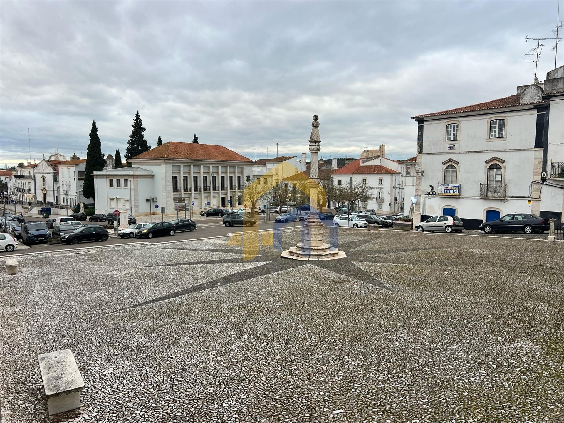 Moradia em Banda com Duas Habitações Independentes – Centro Histórico de Estremoz