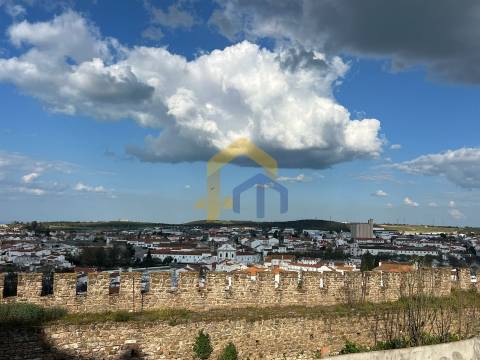Prédio T5, no coração histórico de Estremoz