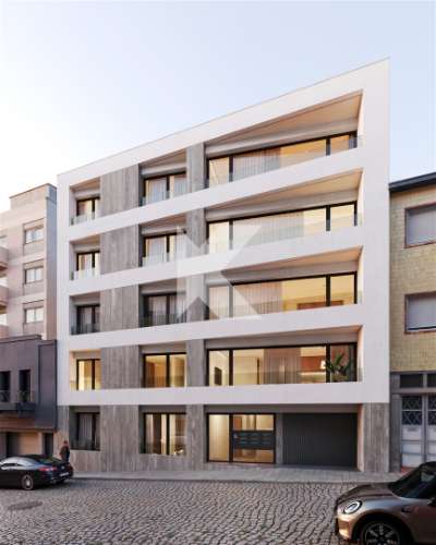 T2 novo com varada e garagem- Porto