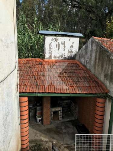 Moradia T7 em Coimbra para restaurar