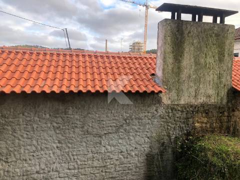Moradia T7 em Coimbra para restaurar