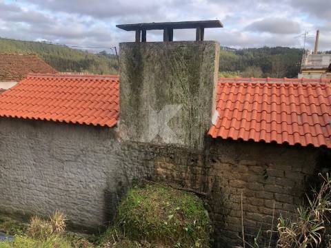 Moradia T7 em Coimbra para restaurar