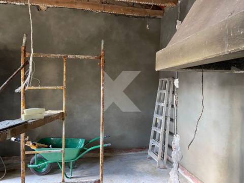 Moradia T7 em Coimbra para restaurar