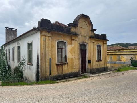 Moradia T7 em Coimbra para restaurar