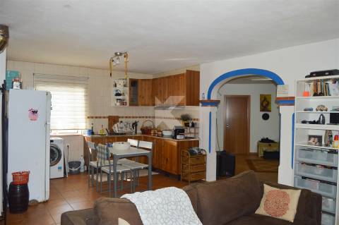 Moradia T4+1 mobilada com terreno e piscina