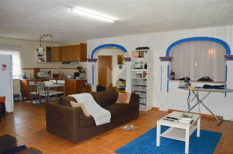 Moradia T4+1 mobilada com terreno e piscina