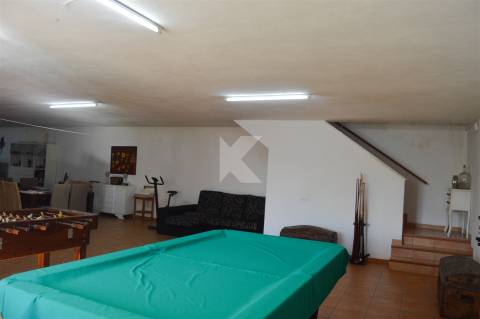 Moradia T4+1 mobilada com terreno e piscina