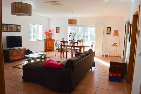 Moradia T4+1 mobilada com terreno e piscina