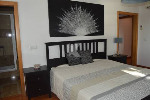 Moradia T4+1 mobilada com terreno e piscina