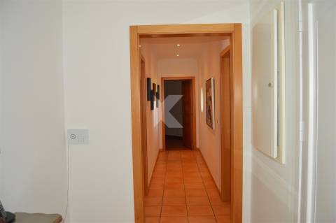 Moradia T4+1 mobilada com terreno e piscina