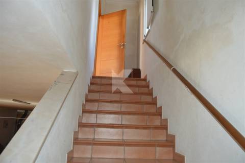 Moradia T4+1 mobilada com terreno e piscina