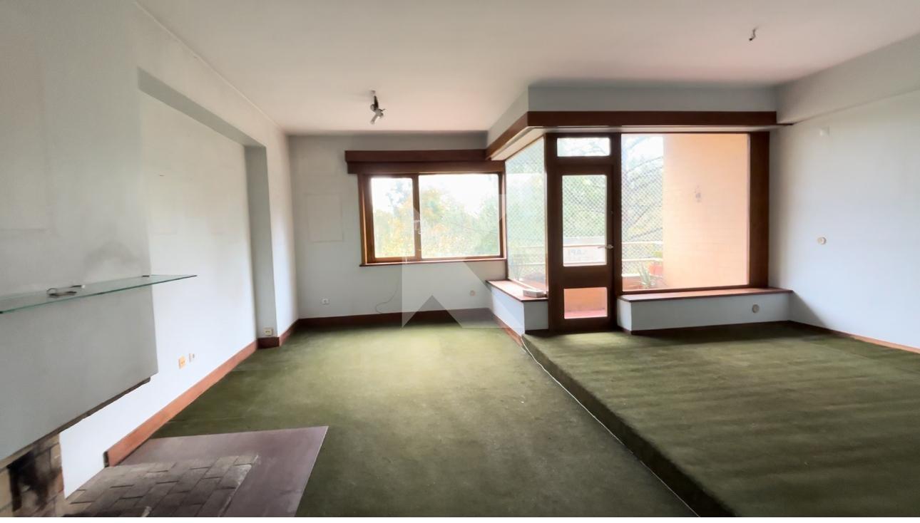 Apartamento T4 com garagem junto ao Rio Douro