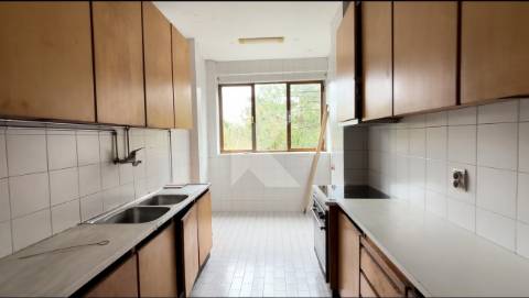 Apartamento T4 com garagem junto ao Rio Douro