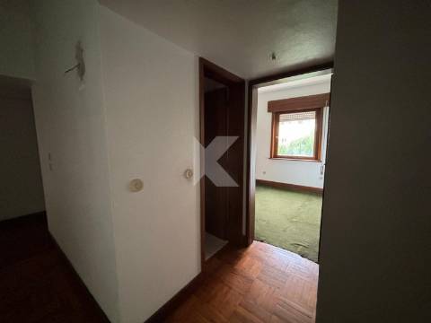 Apartamento T4 com garagem junto ao Rio Douro