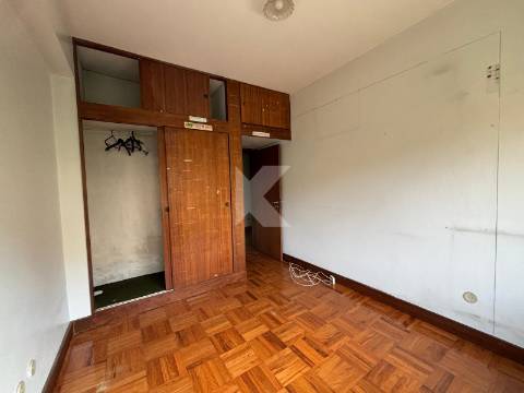 Apartamento T4 com garagem junto ao Rio Douro