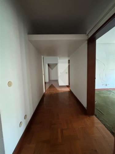 Apartamento T4 com garagem junto ao Rio Douro