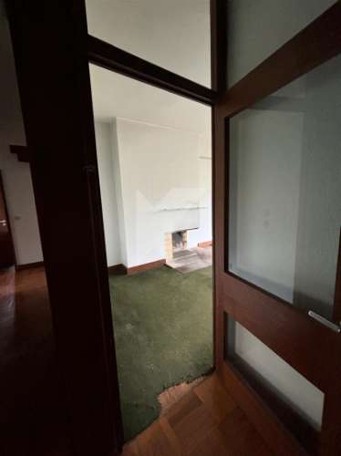 Apartamento T4 com garagem junto ao Rio Douro