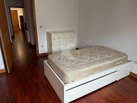 Excelente Apartamento T2 no Campo Alegre - com garagem