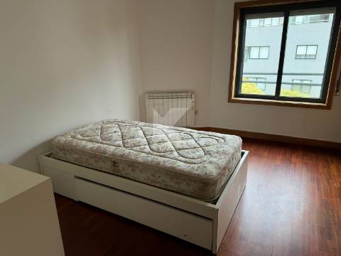 Excelente Apartamento T2 no Campo Alegre - com garagem