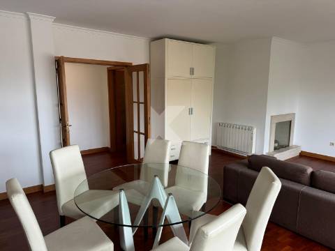 Excelente Apartamento T2 no Campo Alegre - com garagem