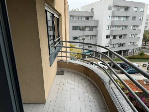 Excelente Apartamento T2 no Campo Alegre - com garagem