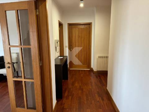 Excelente Apartamento T2 no Campo Alegre - com garagem