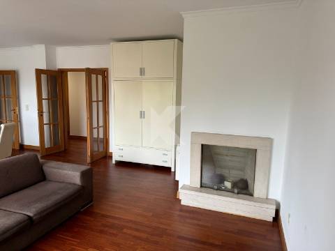 Excelente Apartamento T2 no Campo Alegre - com garagem