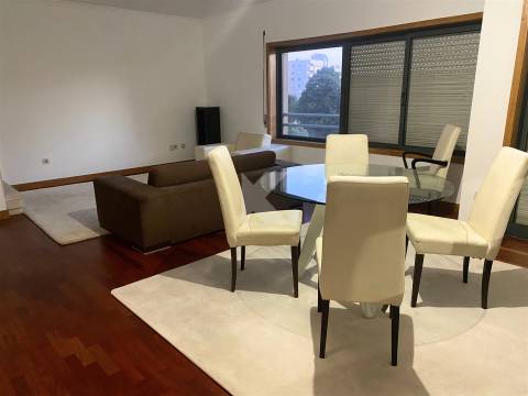 Excelente Apartamento T2 no Campo Alegre - com garagem