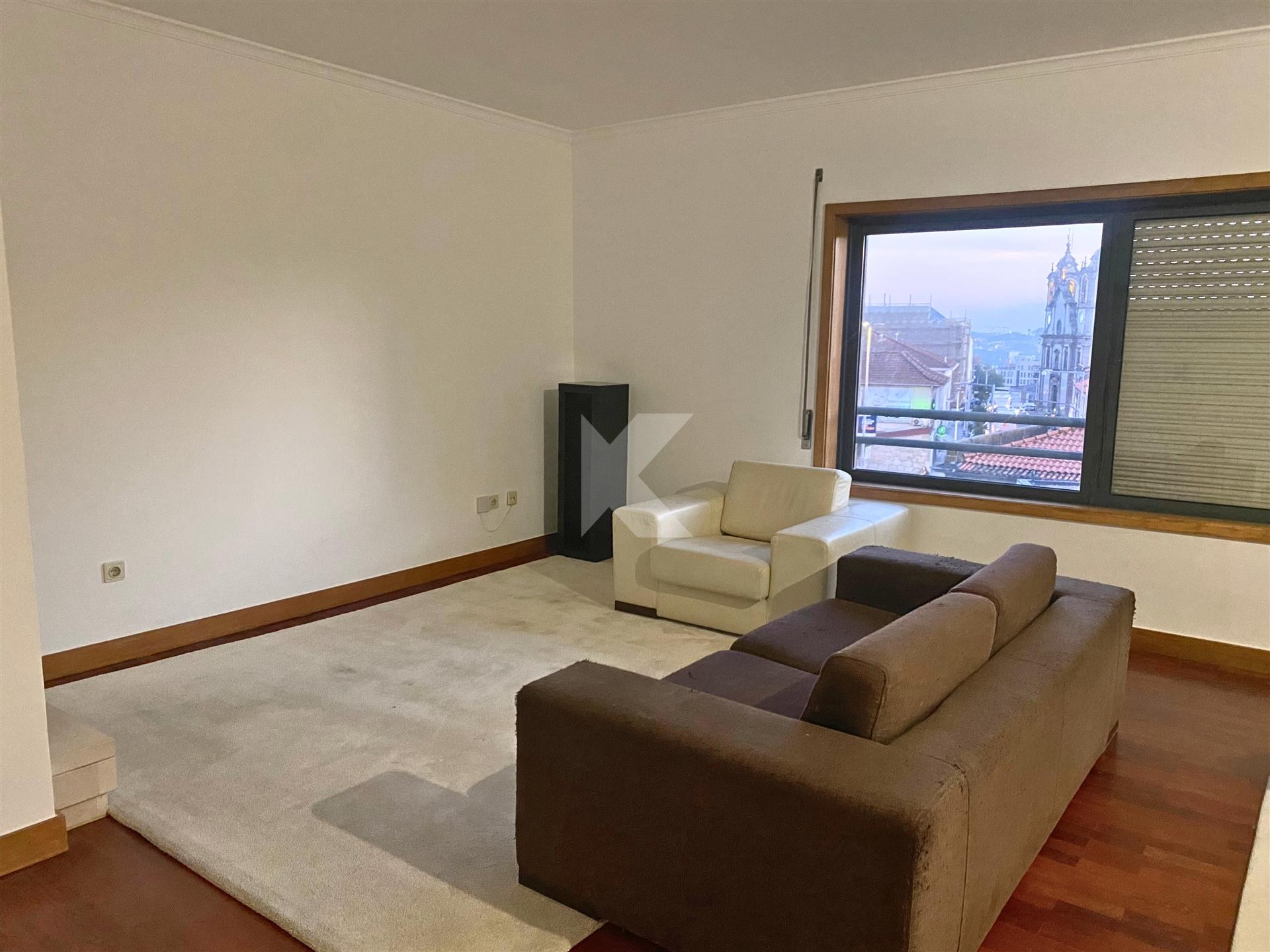 Excelente Apartamento T2 no Campo Alegre - com garagem
