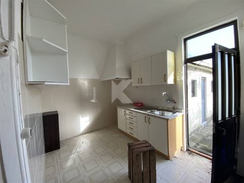 Moradia T2 à beira mar para remodelar