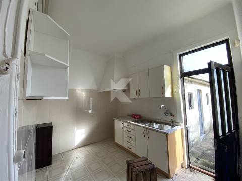 Moradia T2 à beira mar para remodelar