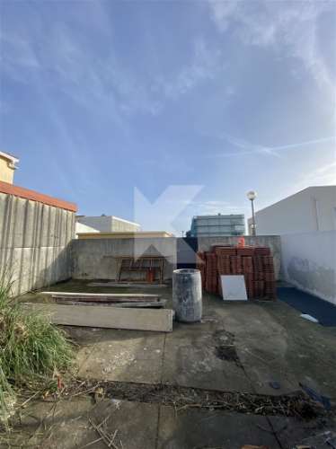 Moradia T2 à beira mar para remodelar