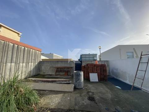 Moradia T2 à beira mar para remodelar