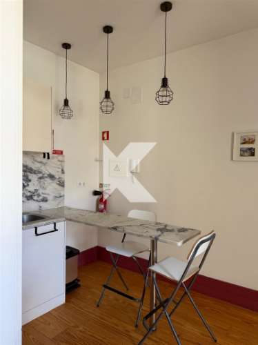 T0 Remodelado com Varanda na Baixa do Porto – Rua do Bonjardim