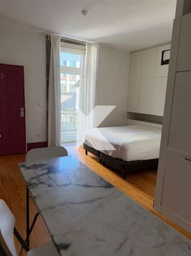 T0 Remodelado com Varanda na Baixa do Porto – Rua do Bonjardim