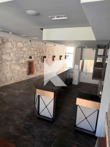 Loja nova com Jardim no Centro do Porto – Ideal para Comércio ou Restauração