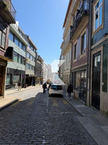 Loja nova com Jardim no Centro do Porto – Ideal para Comércio ou Restauração