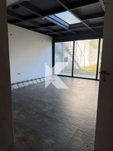 Loja nova com Jardim no Centro do Porto – Ideal para Comércio ou Restauração