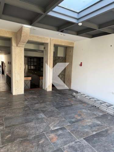 Loja nova com Jardim no Centro do Porto – Ideal para Comércio ou Restauração