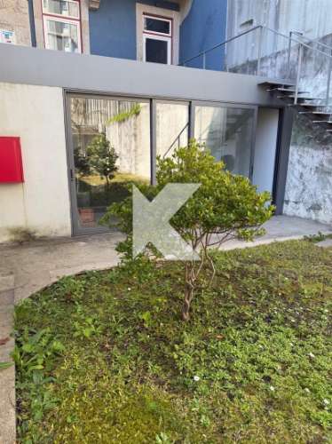 Loja nova com Jardim no Centro do Porto – Ideal para Comércio ou Restauração